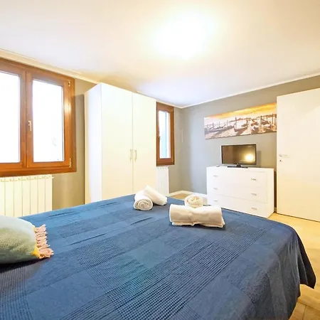 Ca' Castello Garibaldi 2 Appartement *